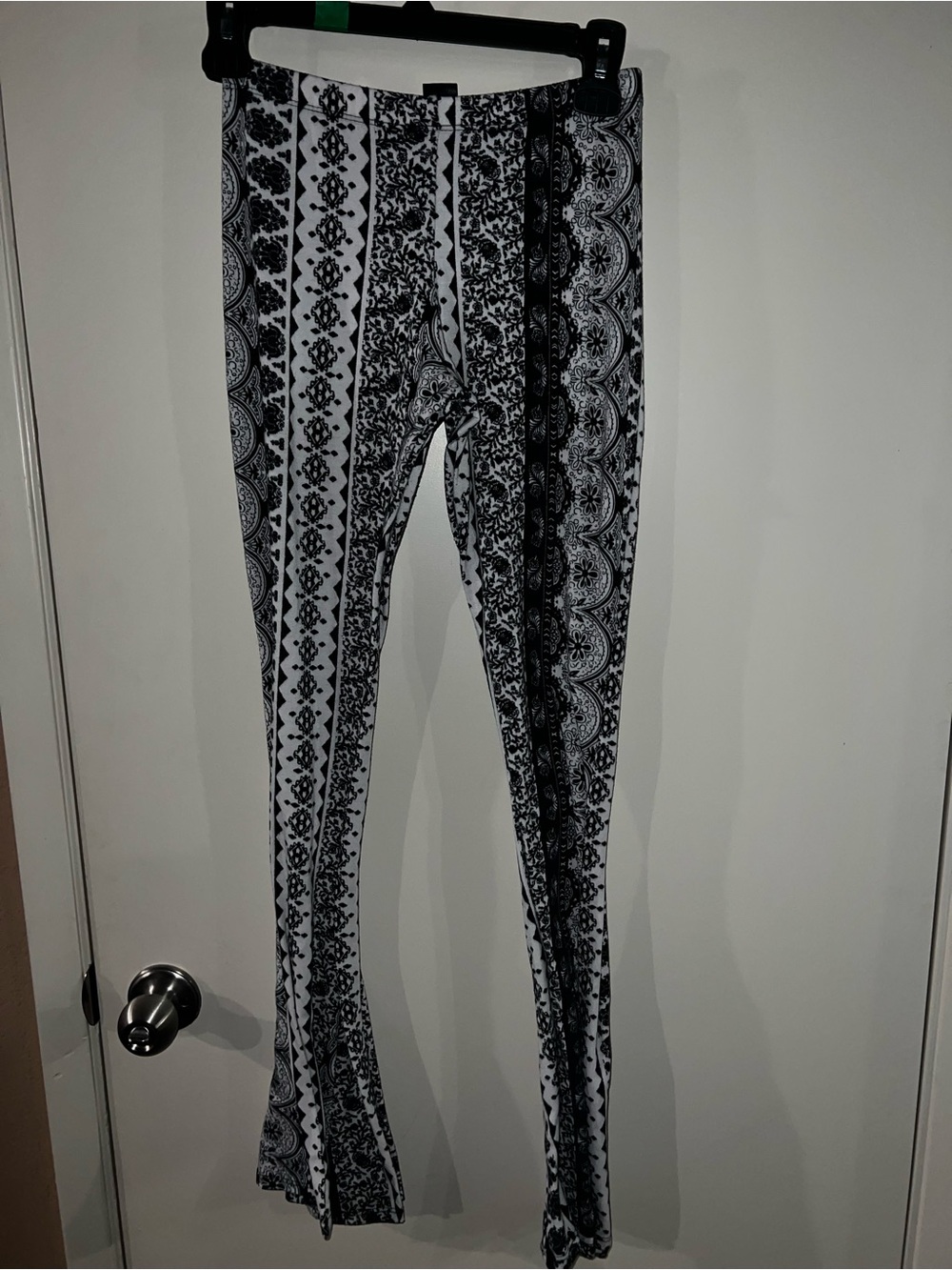 Womens Black & White Patterned Stretch Leggings